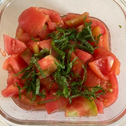 トマトと大葉がちょうどあったので作ってみました(^^)さっぱり食べれそうです！